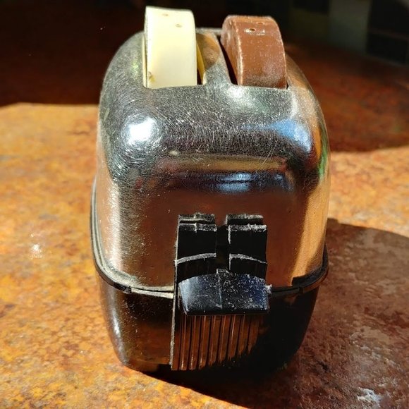 Vintage Salt and Pepper Toaster - Picture 2 of 8